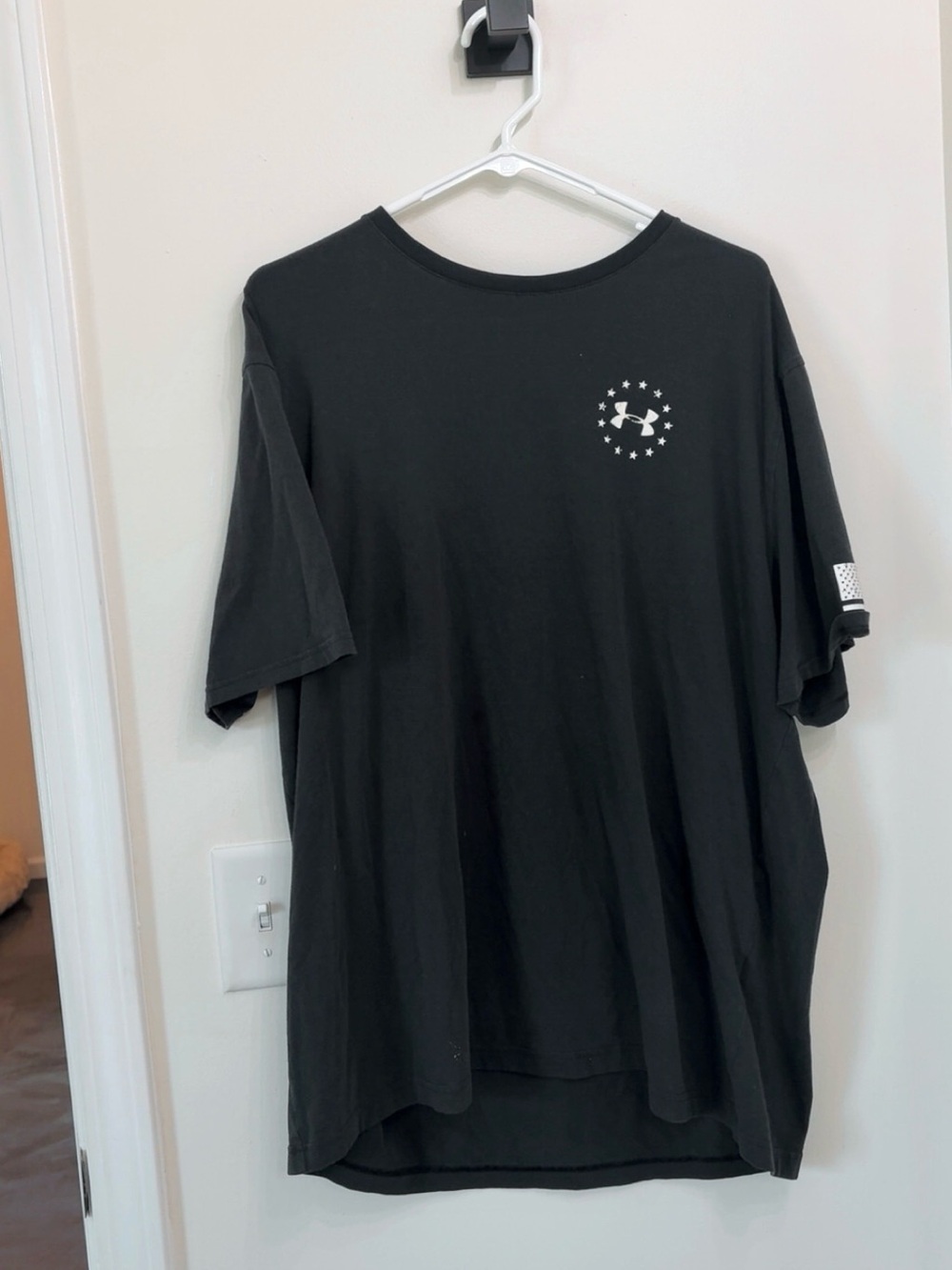 Under Armour Black Short Sleeve Tee with Small Logo men’s xl